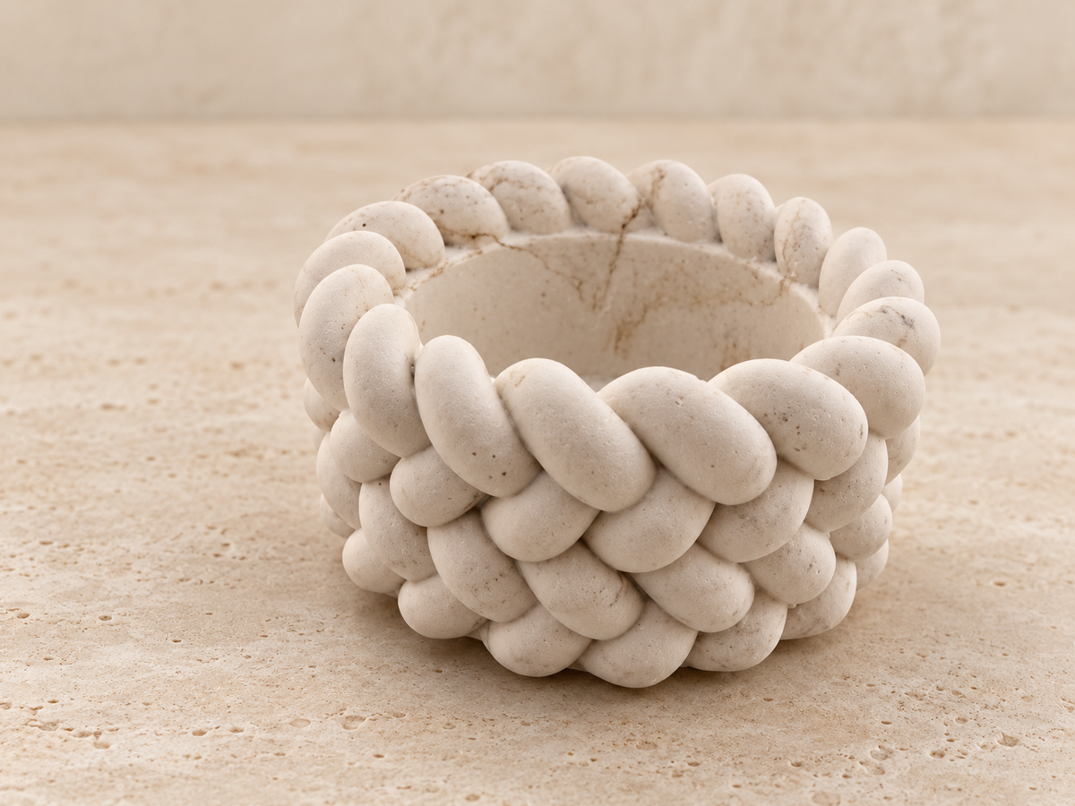 Twisted Glow – Handgemaakte Jesmonite Waxinelichthouder