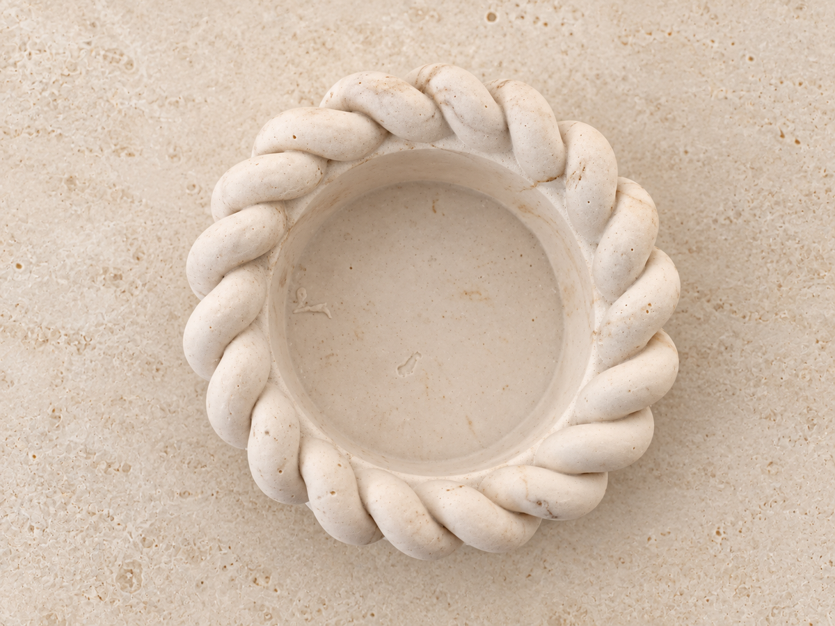 Twisted Glow – Handgemaakte Jesmonite Waxinelichthouder